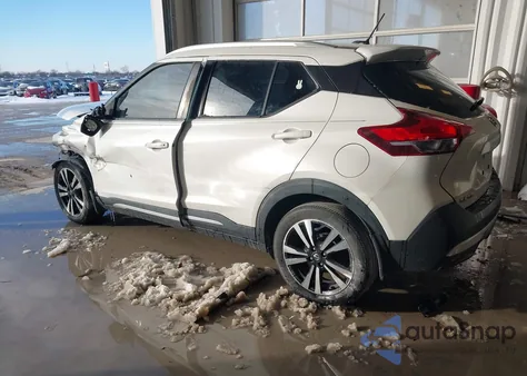2019 Nissan Kicks Sr z USA, uszkodzony, nr VIN 3N1CP5CU9KL493318